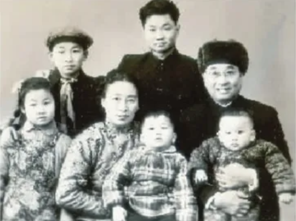 【HEF黨建小課堂100講】第四十八講：陳賡抓陳賡，“你信不信？國民黨的作戰(zhàn)廳長給我們送情報”(圖10)