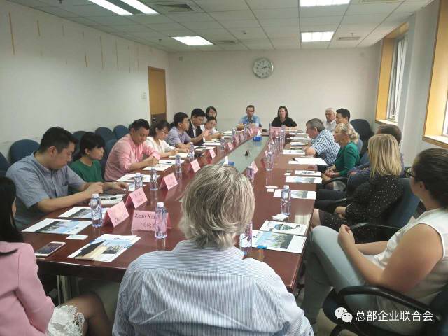 聯(lián)合會攜成員單位與比利時(shí)特姆塞市市長呂克·德萊克一行會談(圖1)